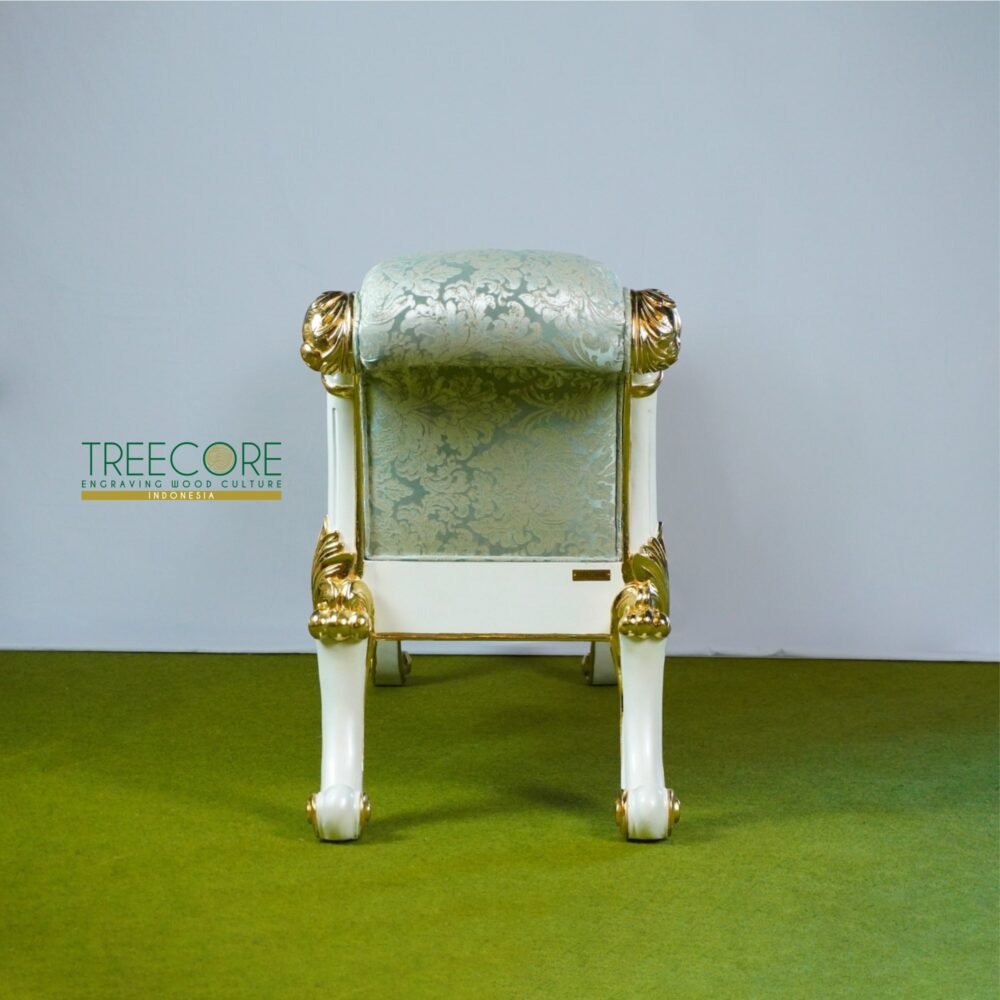 Royal Furniture Bedroom Bench – Timeless Elegance & Comfort