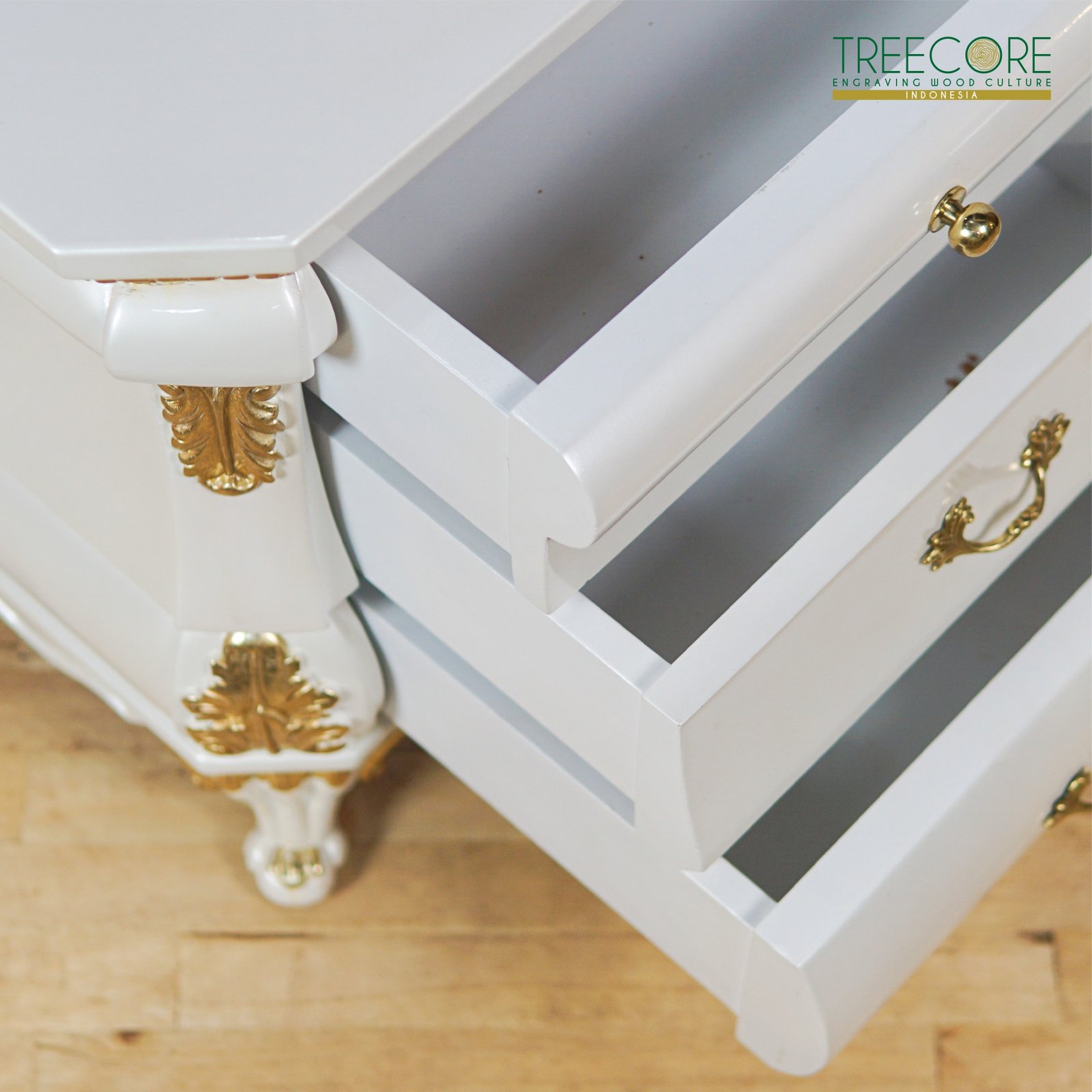 Royal Classic Nightstand – Timeless Elegance for Sophisticated Spaces