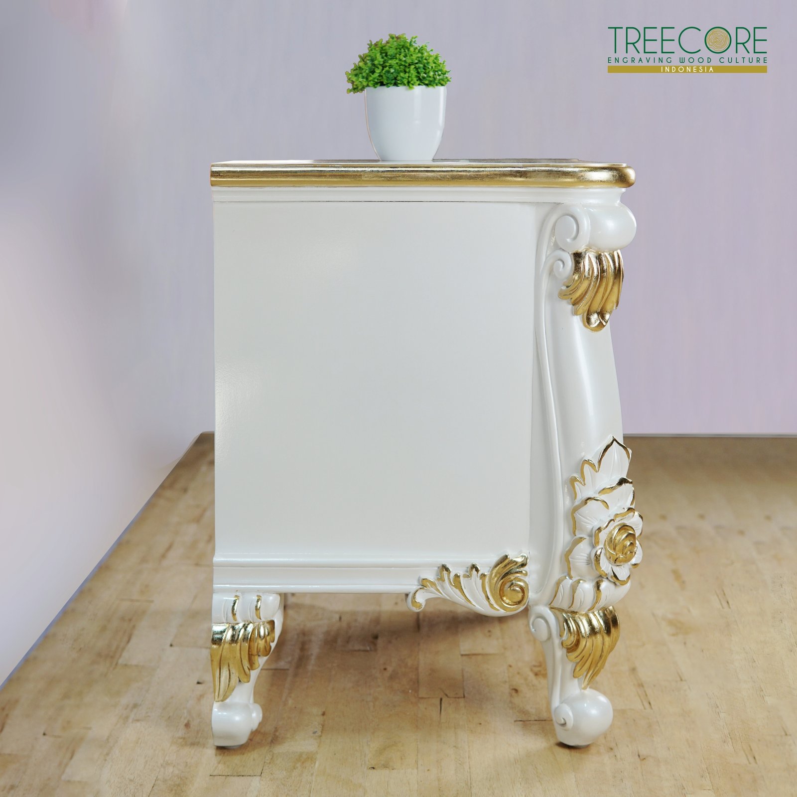 Royal Classic Nightstand – Elegant Design Meets Practical Luxury