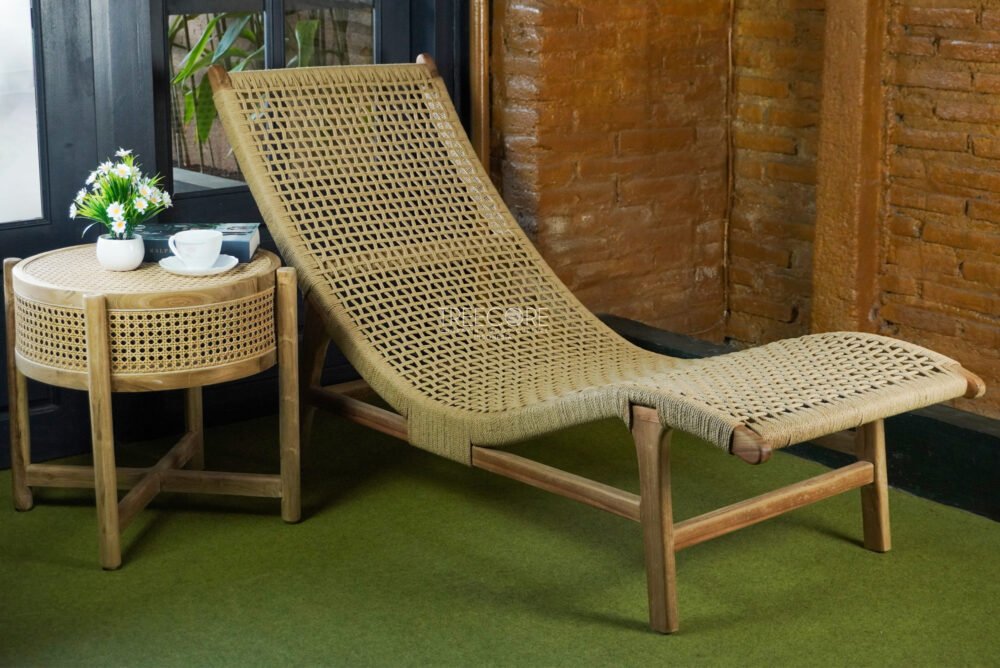 Lounger Rattan Chair – Elegant Wooden Frame with Natural Rattan