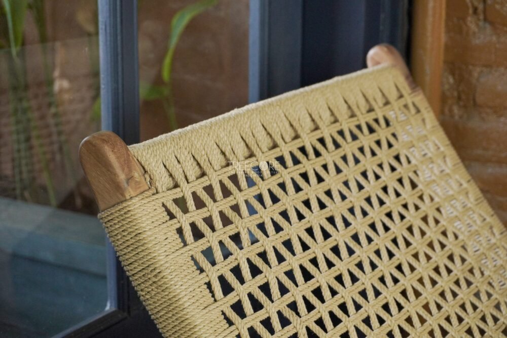 Lounger Rattan Chair – Elegant Wooden Frame with Natural Rattan