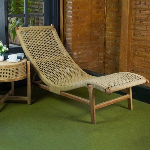 Lounger Rattan Chair – Elegant Wooden Frame with Natural Rattan