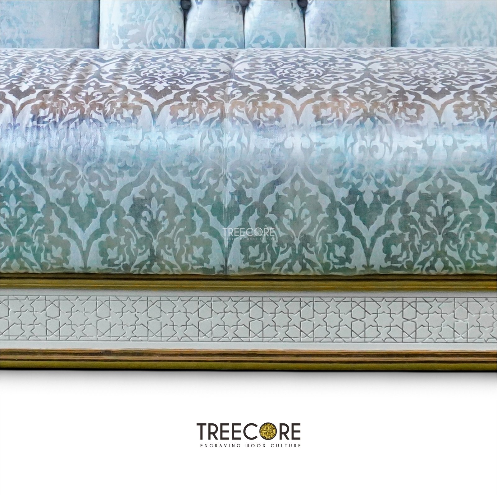 Royal White Classic Sofa – Sophisticated Three-Seater for Luxurious Interiors