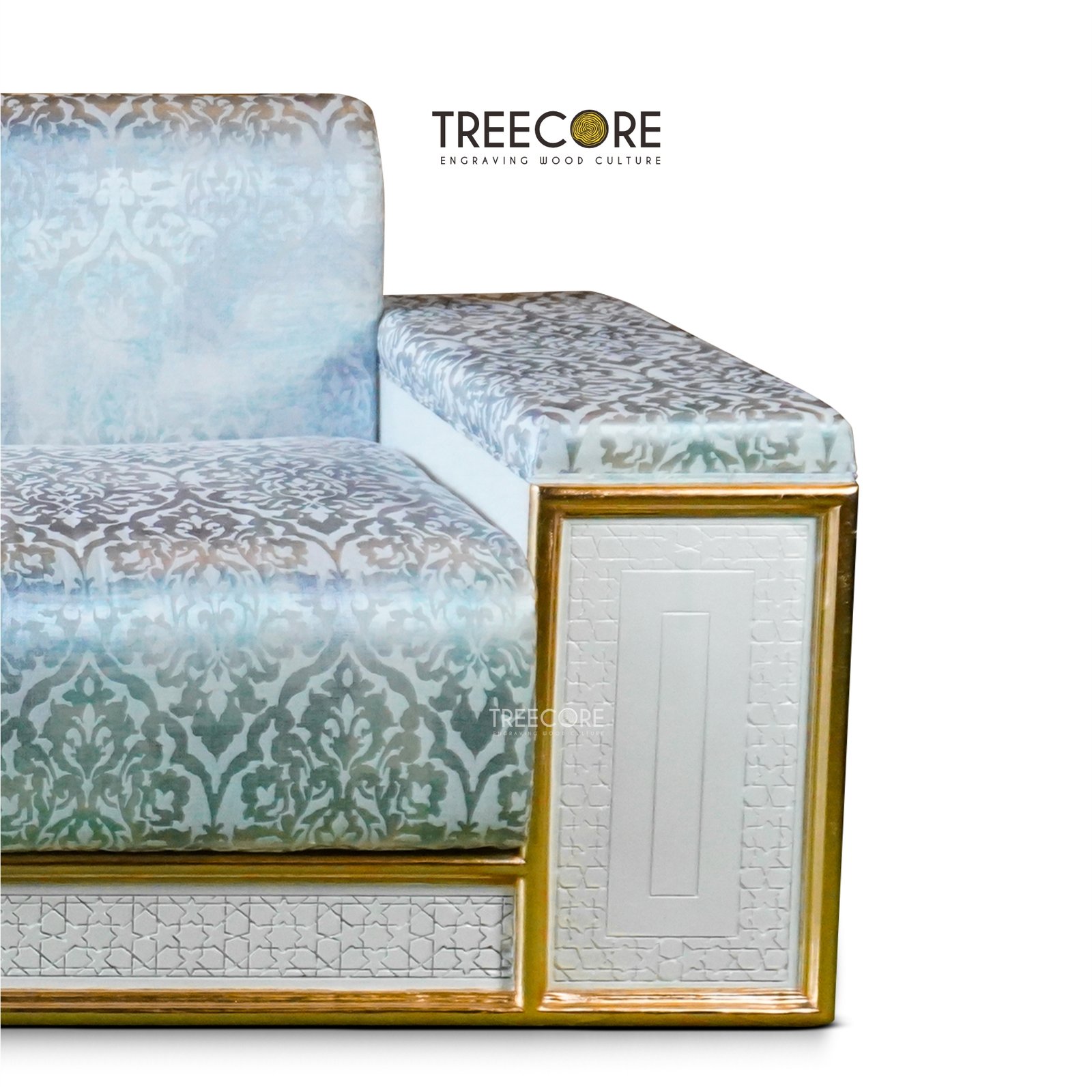 Royal White Classic Sofa – Sophisticated Three-Seater for Luxurious Interiors