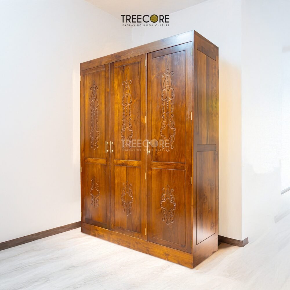 Spacious 3-Door Wardrobe with Elegant Carvings and Ample Storage