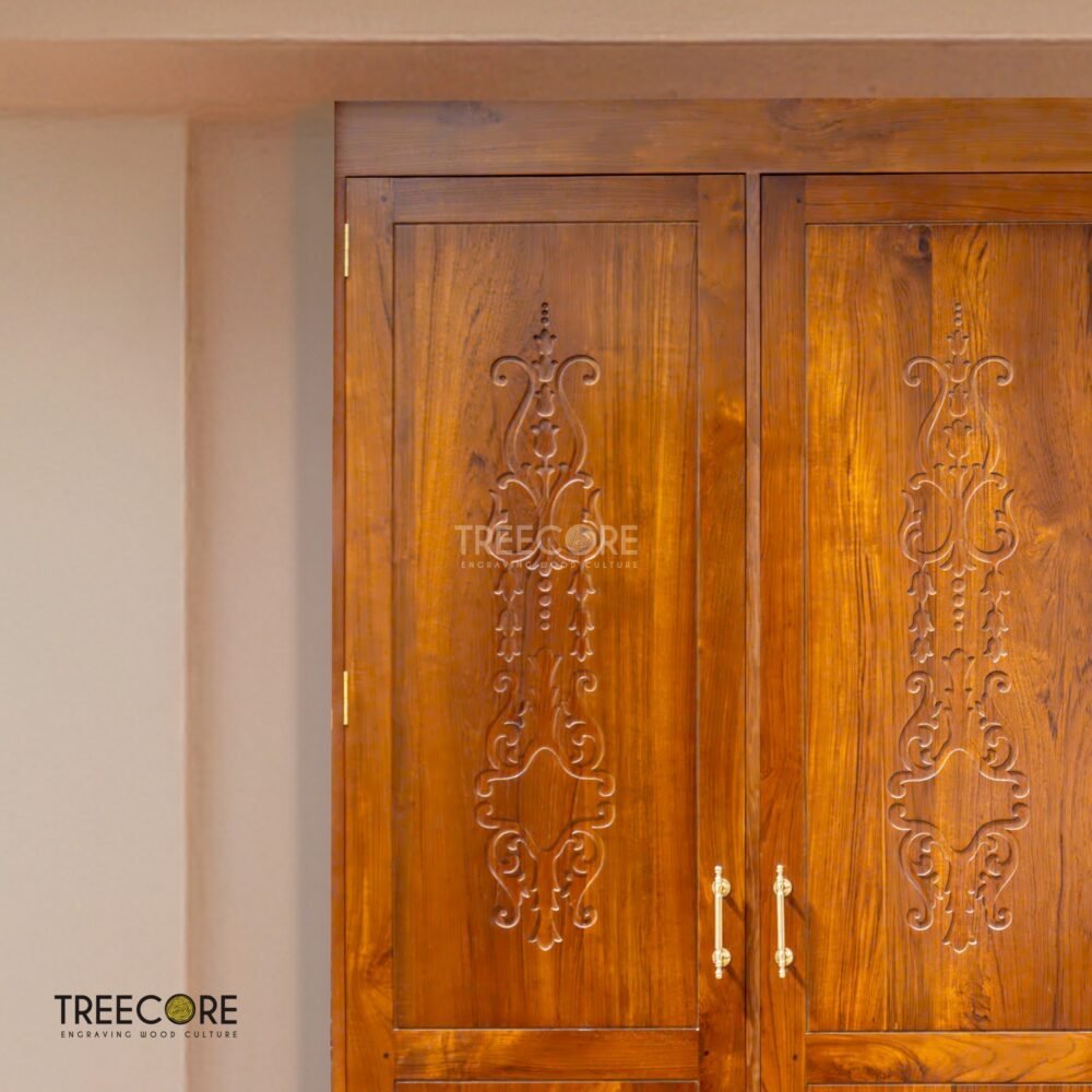 Spacious 3-Door Wardrobe with Elegant Carvings and Ample Storage