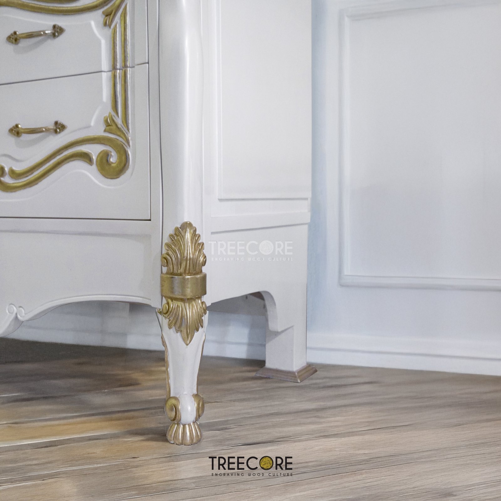 Royal Classic Blanc Cabinet with a Golden Touch