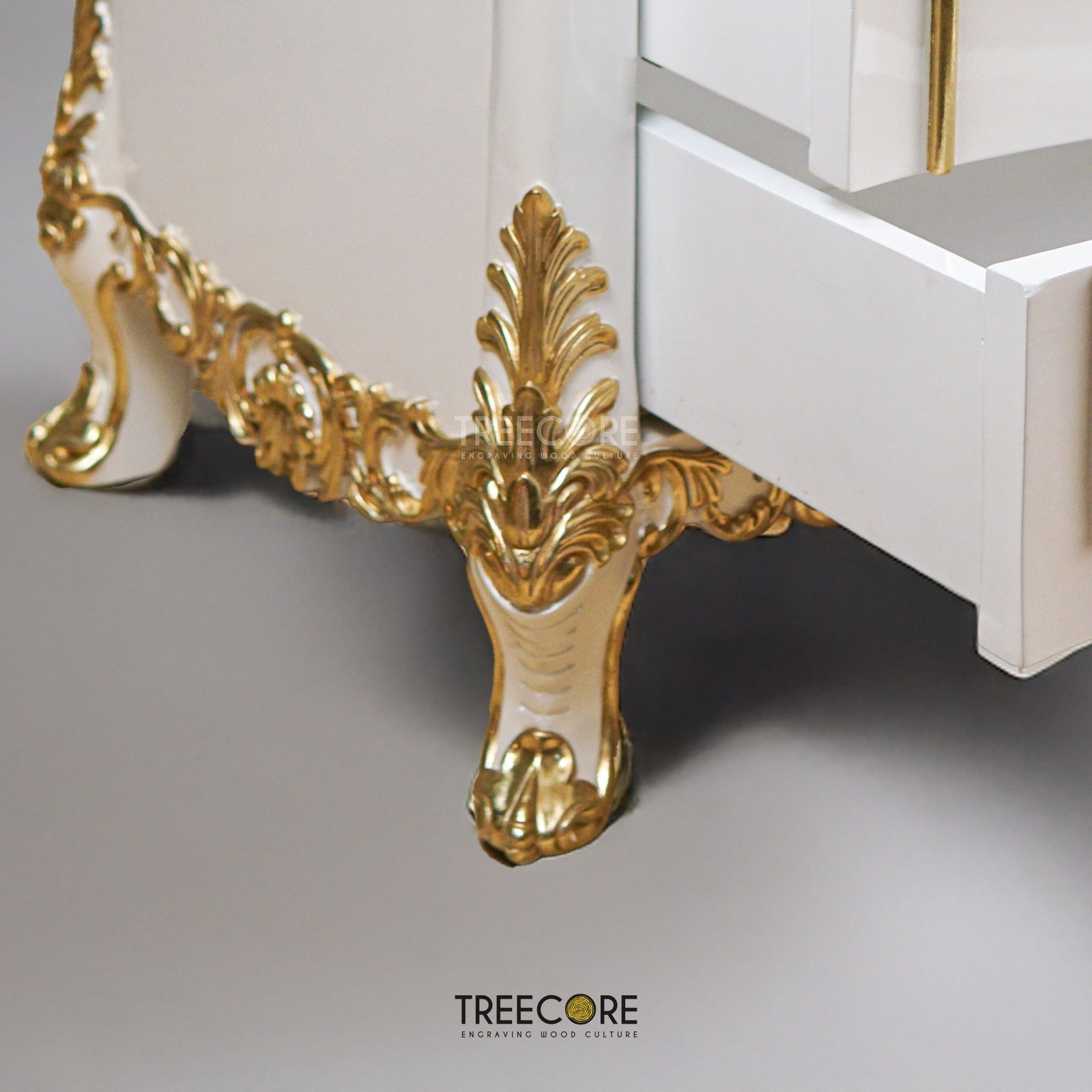 Wooden Royal Classic Nightstand – Timeless Elegance for Your Home