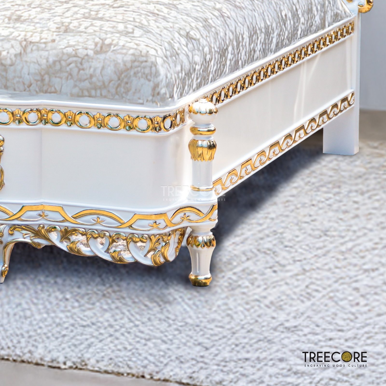 Luxury Carved Wooden Bed – Elegant and Timeless Design