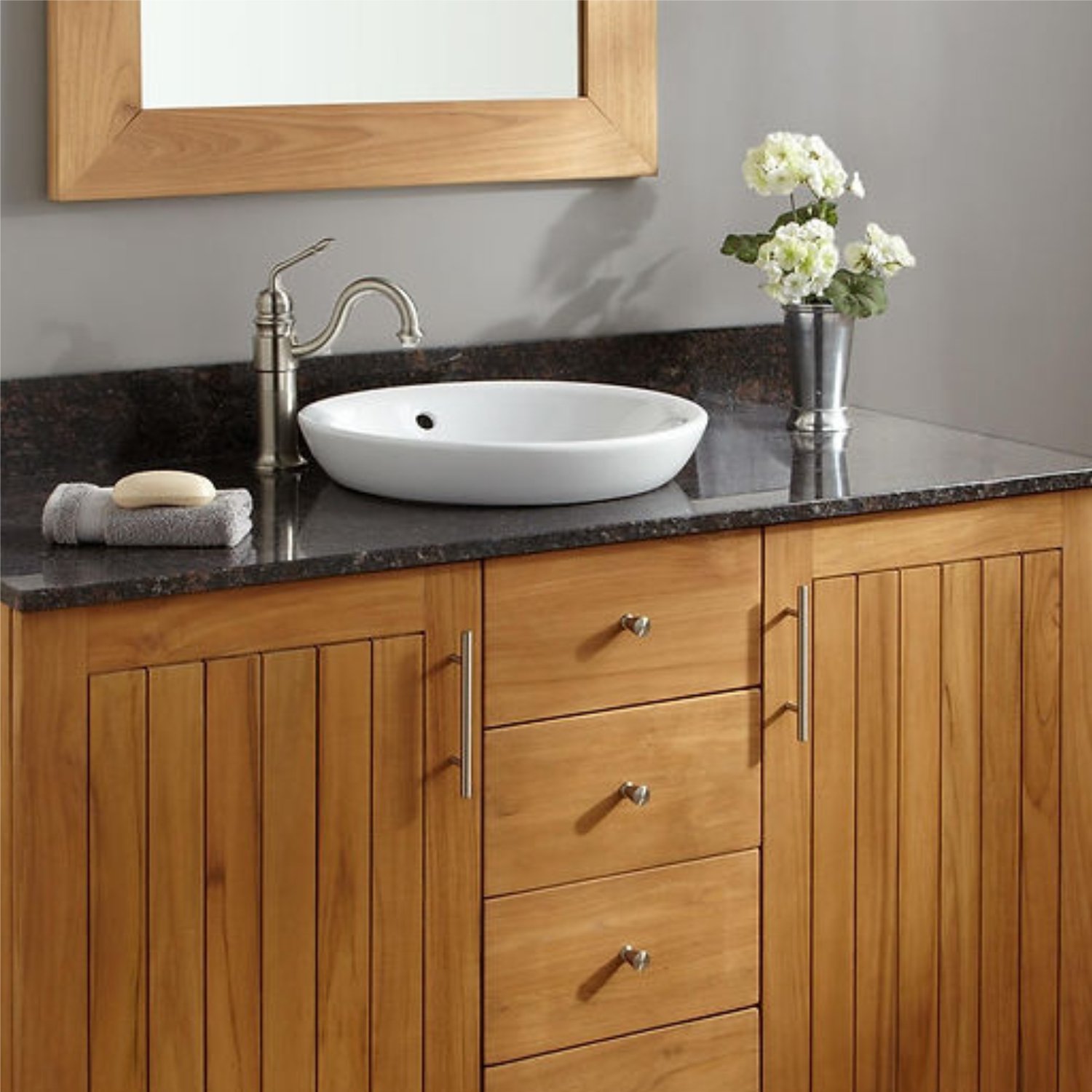 Sophisticated Wooden Sink Vanity for Any Décor