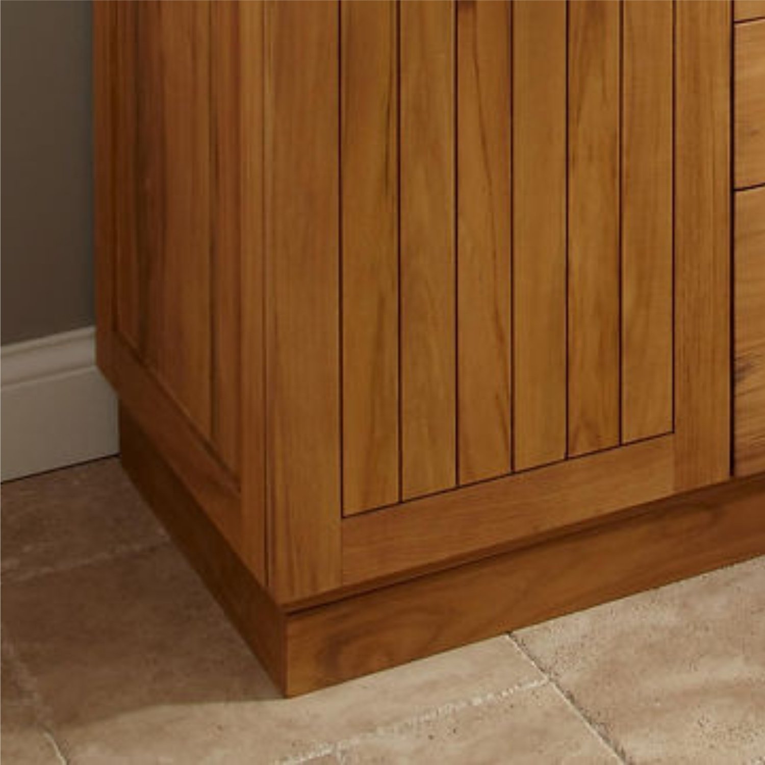 Sophisticated Wooden Sink Vanity for Any Décor